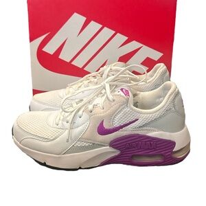 Authentic Nike signature designer sneakers sz 5.5 woman’s